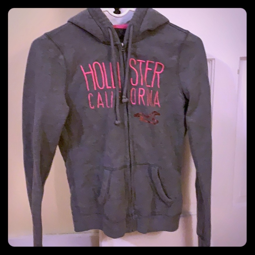 Woman’s hollister hoodie